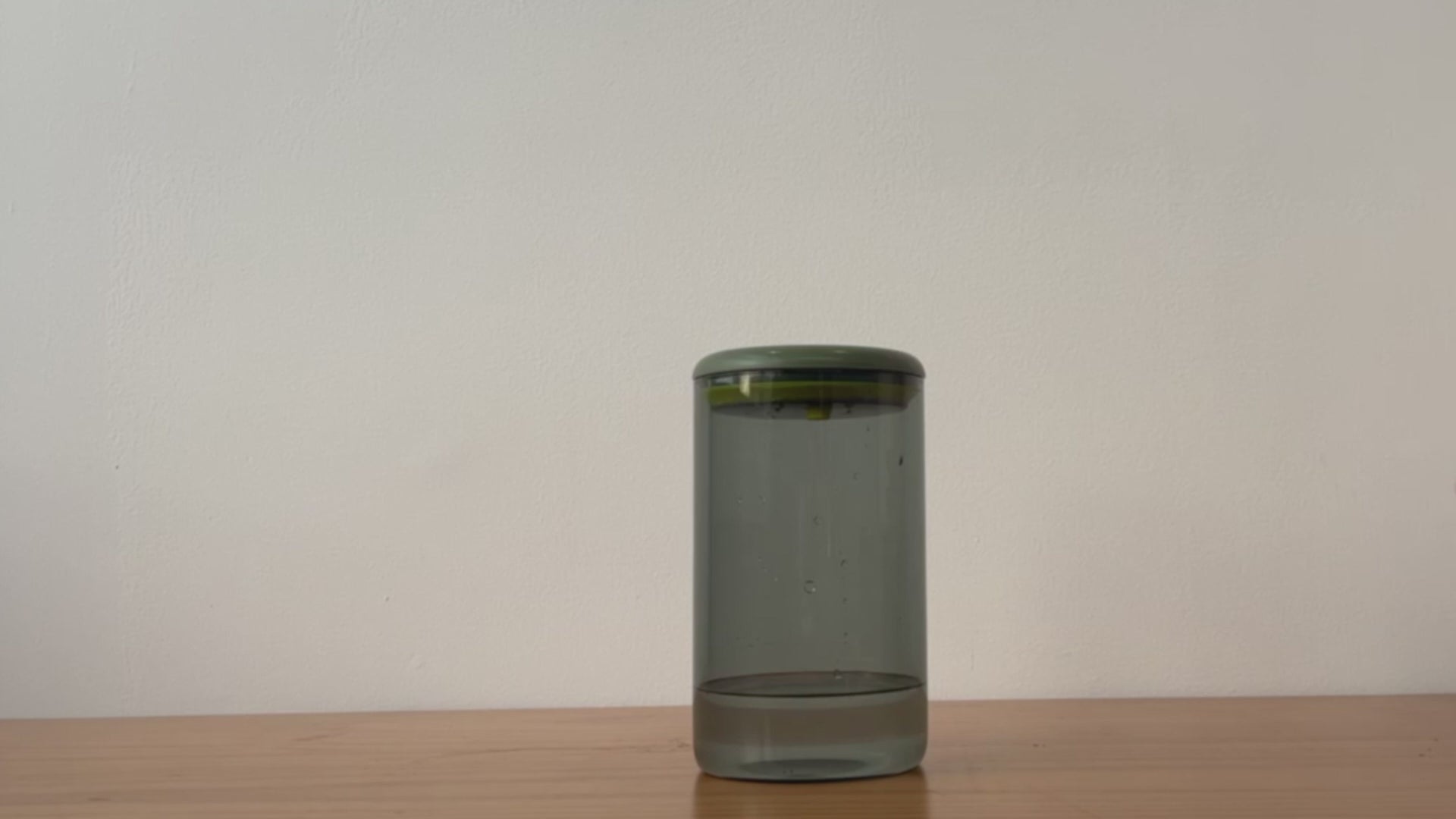 Load video: Airtight Container Leak-Proof Test – Inverted and Shaken Without Spilling.